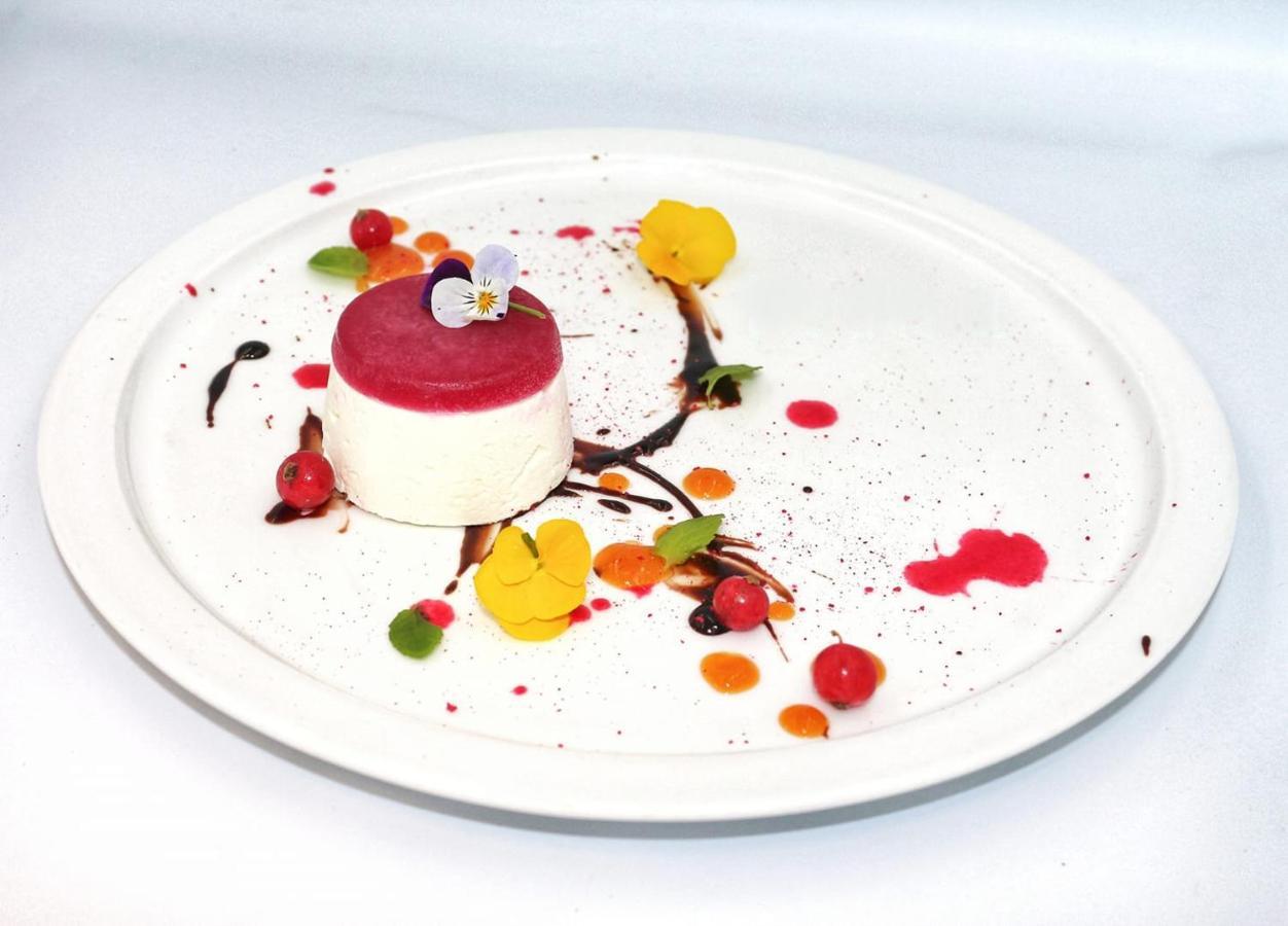 Logis Hotel Restaurant Le Clos Fleuri Castelnaudary Exterior foto