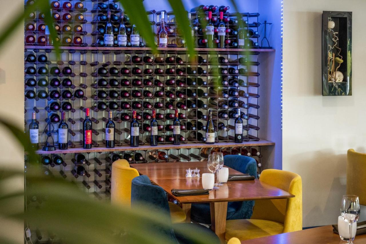 Logis Hotel Restaurant Le Clos Fleuri Castelnaudary Exterior foto